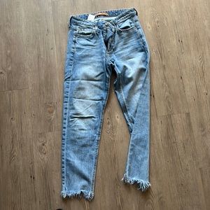 Joe’s stretchy frayed jeans size 26. Perfect!